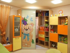 Двухстворчатый угловой шкаф купе для детской комнаты